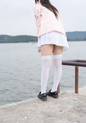 顺着岳大腿内侧流下来_暖暖免费观看视频